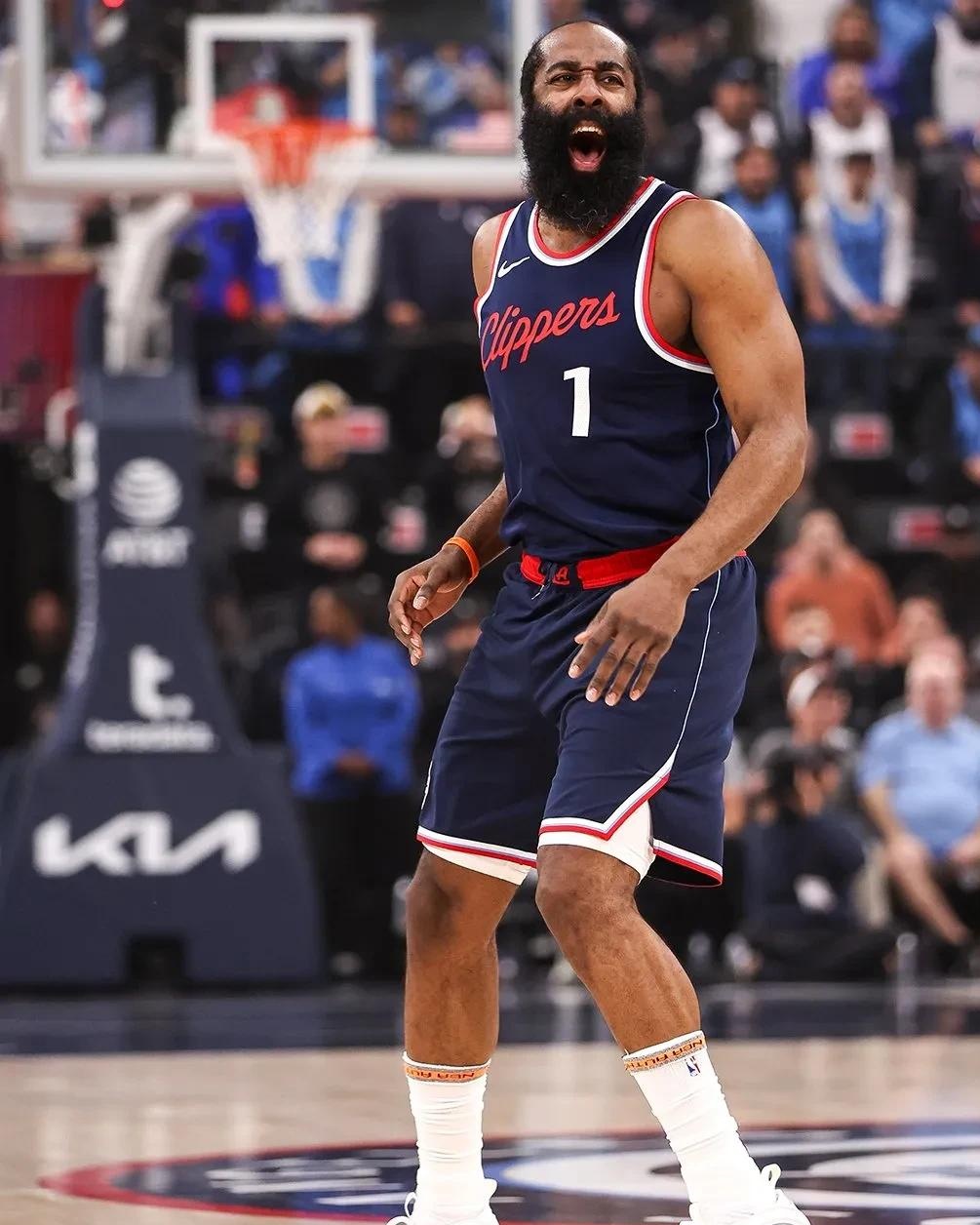 他的挥棒往 他的挥棒往